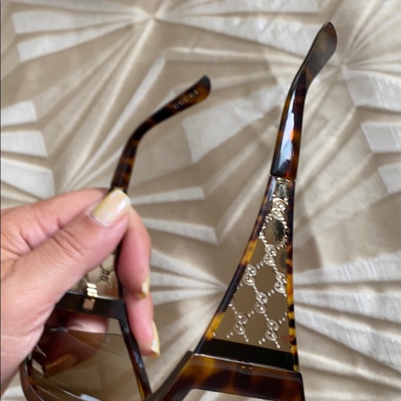 Gucci Women’s Sunglasses slightly worn - Picture 10 of 17